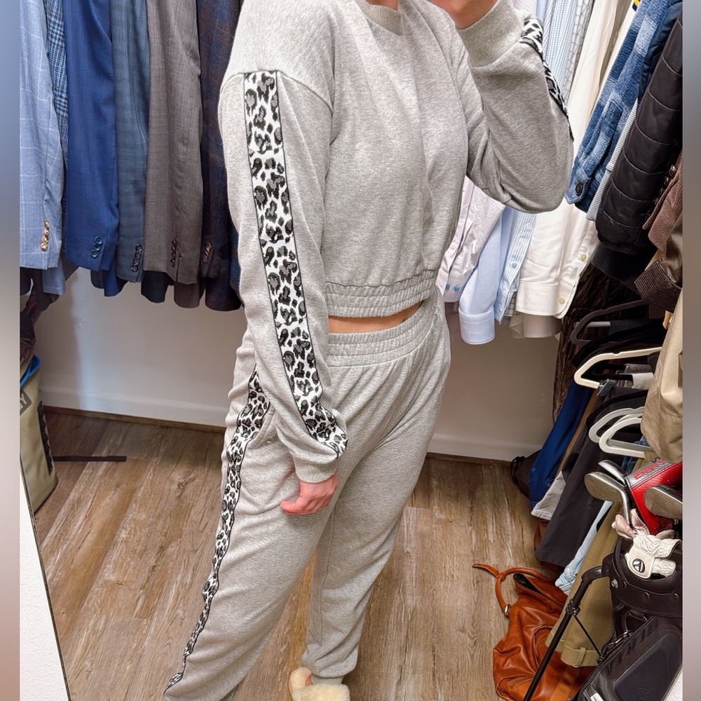 Gray Kittenish Leopard Trim Women's‎ Lounge Set